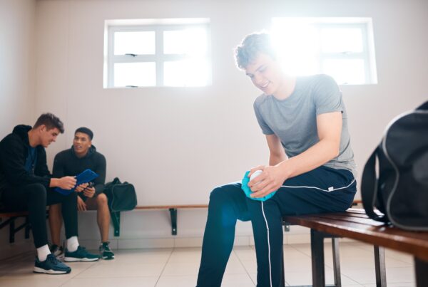 Teenager with knee pain getting treatment at sharp physiotherapy bawtry, lincoln and newark.